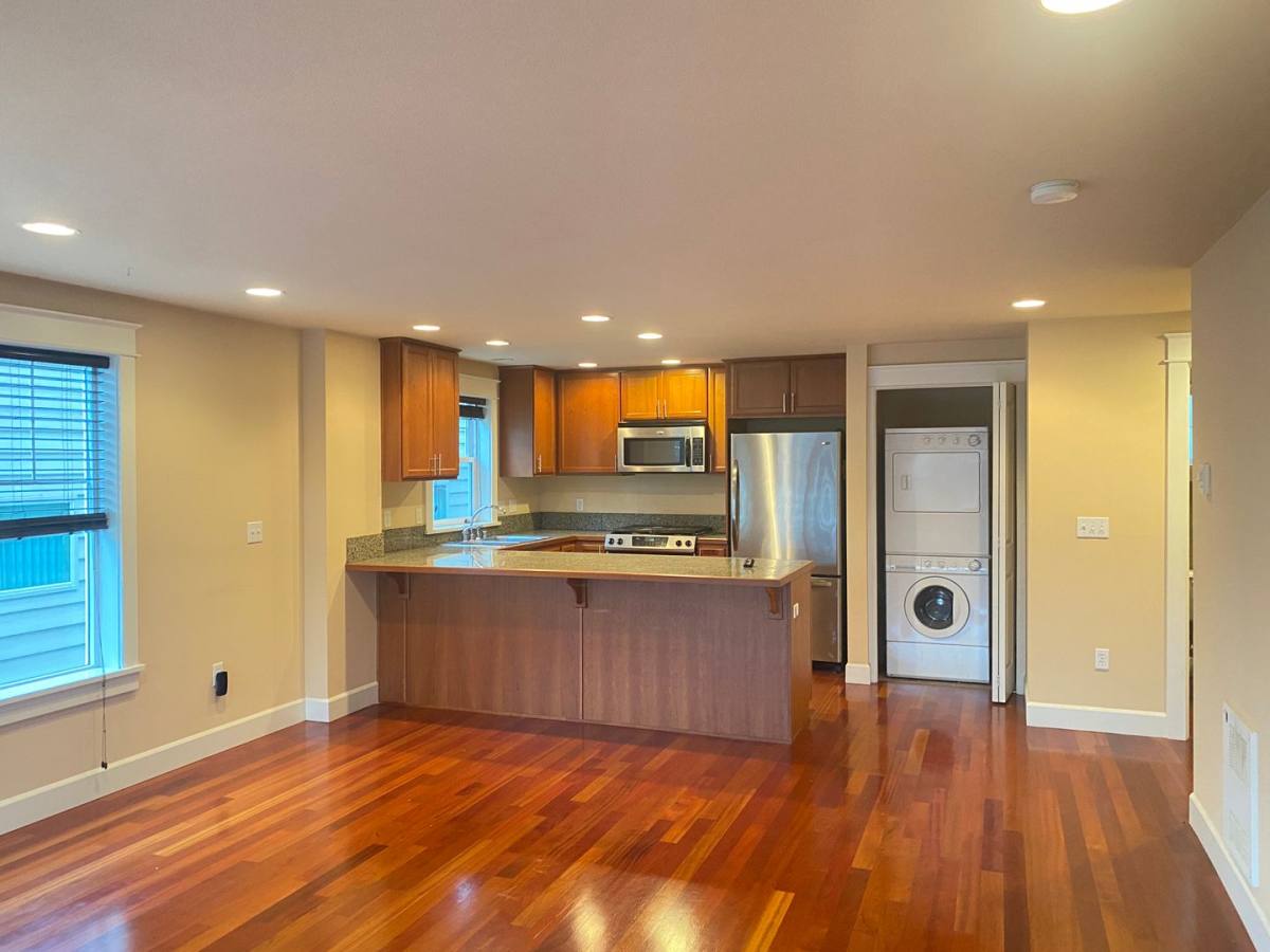 Townhouse for rent at 1426 NW 62nd St, Seattle, WA 98107