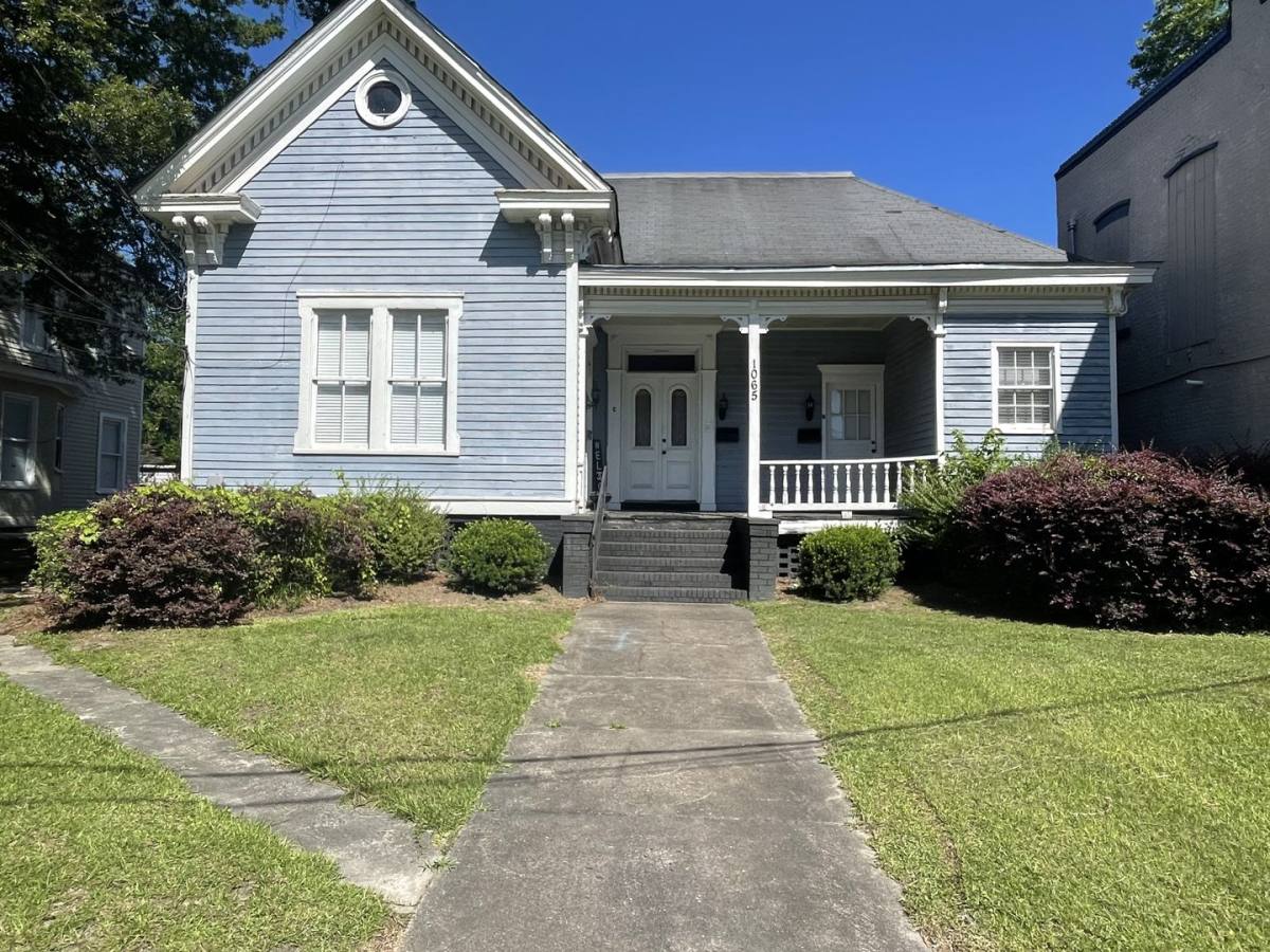 Apartment for rent at 1065 College St #D, Macon, GA 31201
