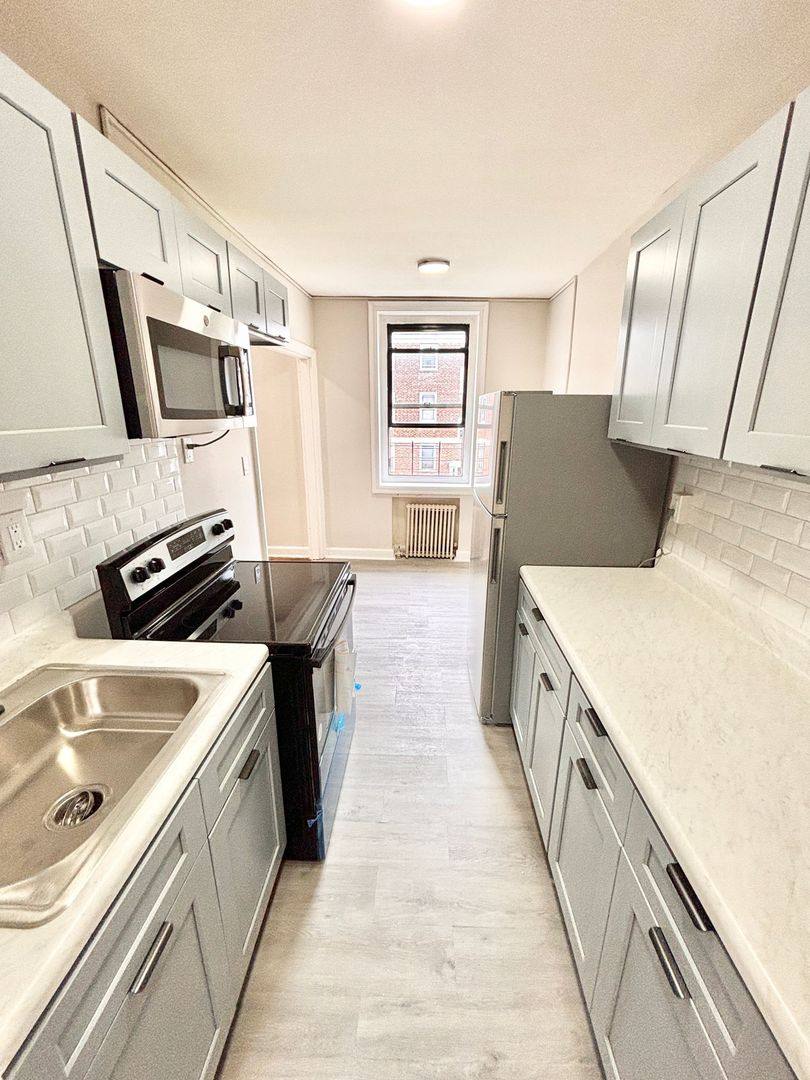 Apartment for rent at 162 Park Ave, East Orange, NJ 07017
