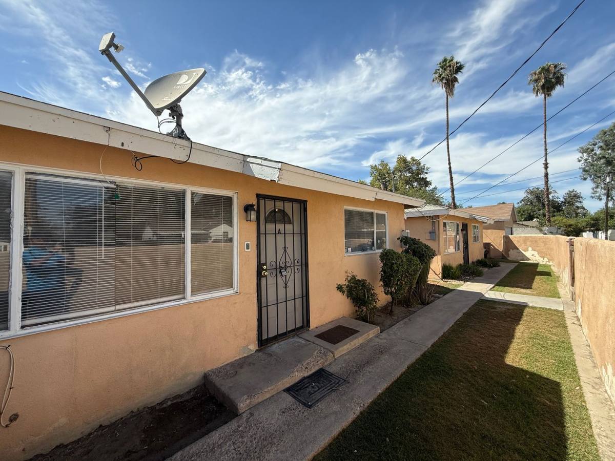 Apartment for rent at 2114 Brundage Lane, Bakersfield, CA 93304