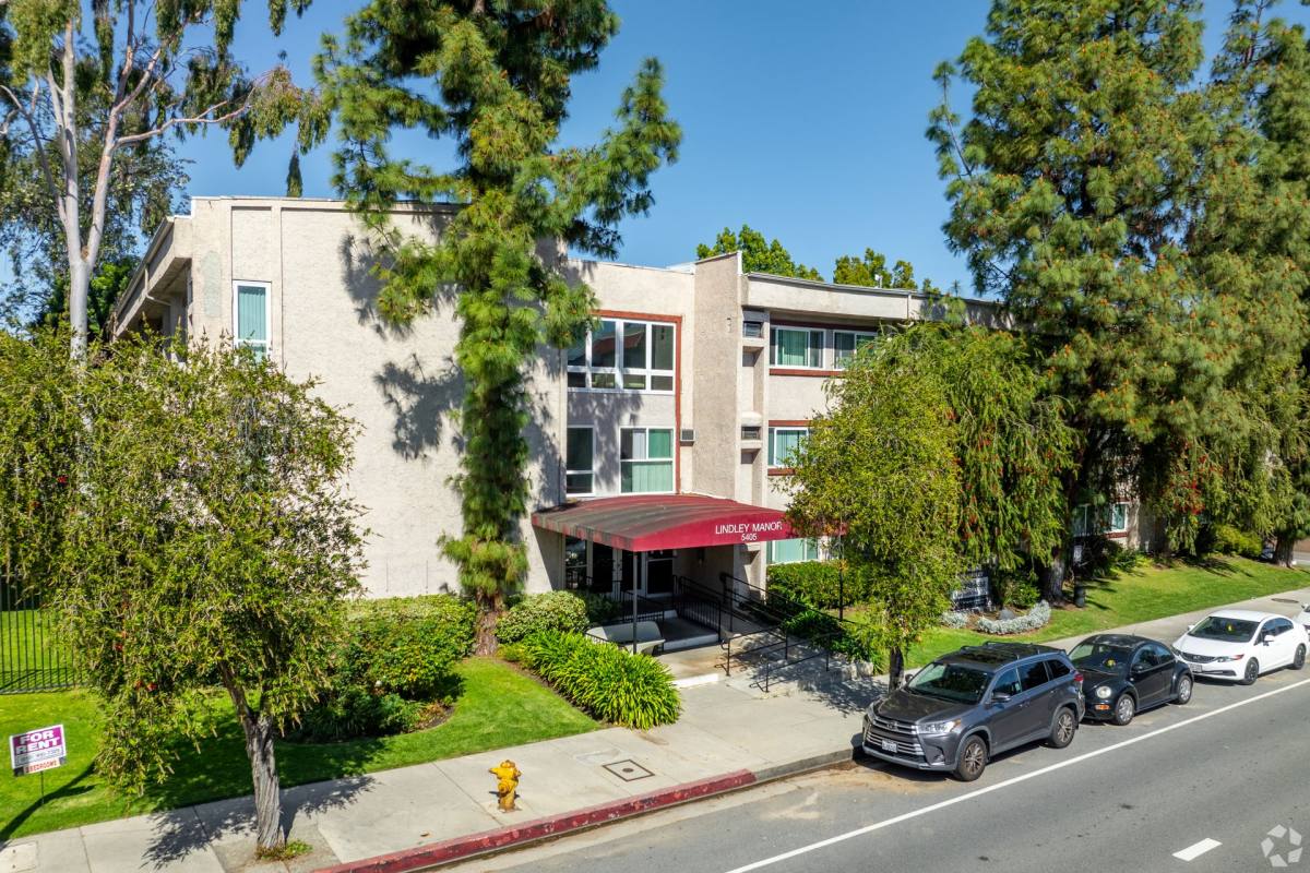 Apartment for rent at 5405 Lindley Ave, Tarzana, CA 91356