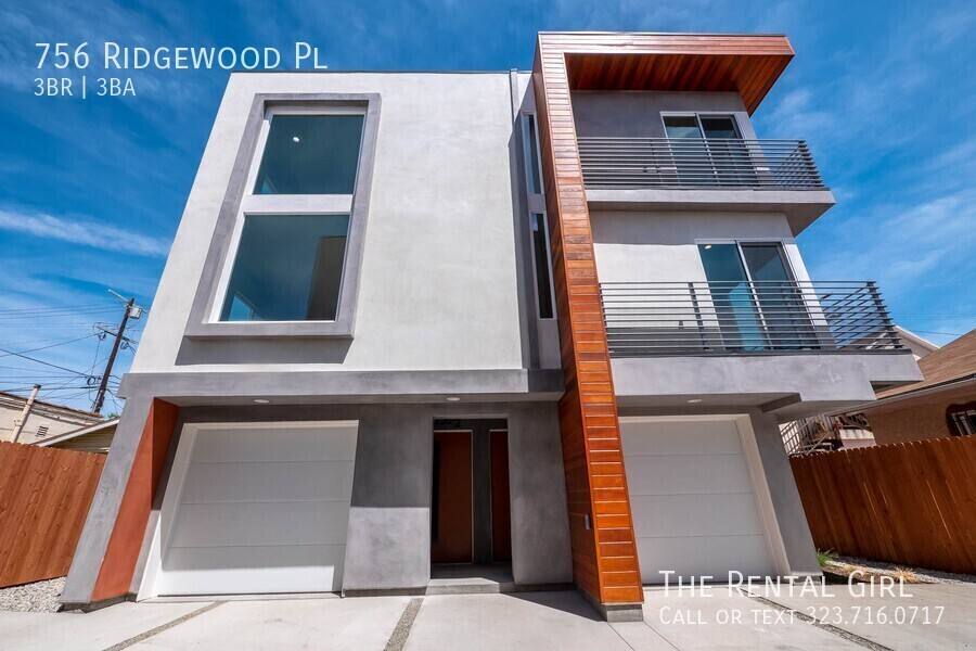 Townhouse for rent at 756 Ridgewood Place, Los Angeles, CA 90038