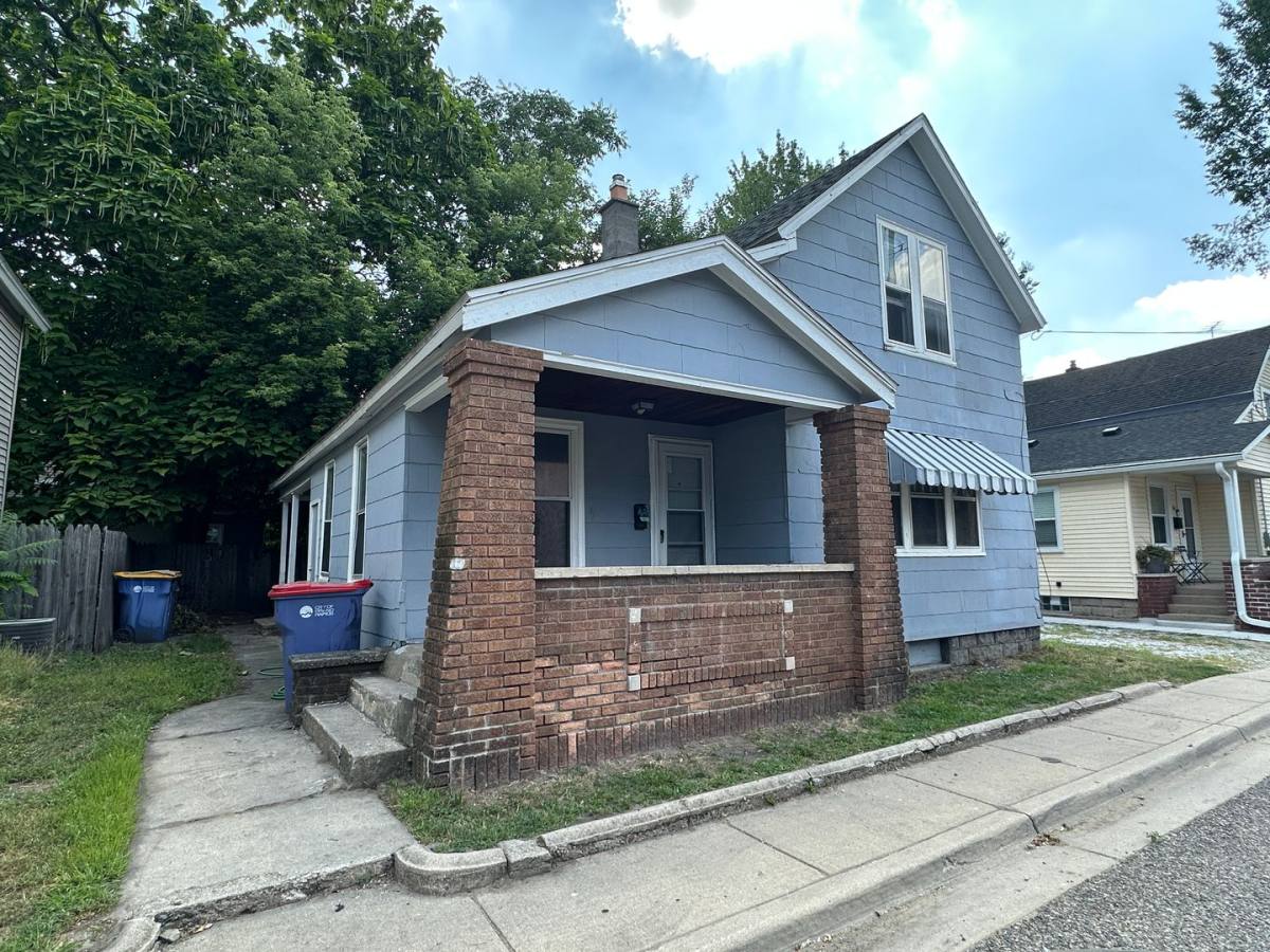 House for rent at 44 Vandine Place NE, Grand Rapids, MI 49503