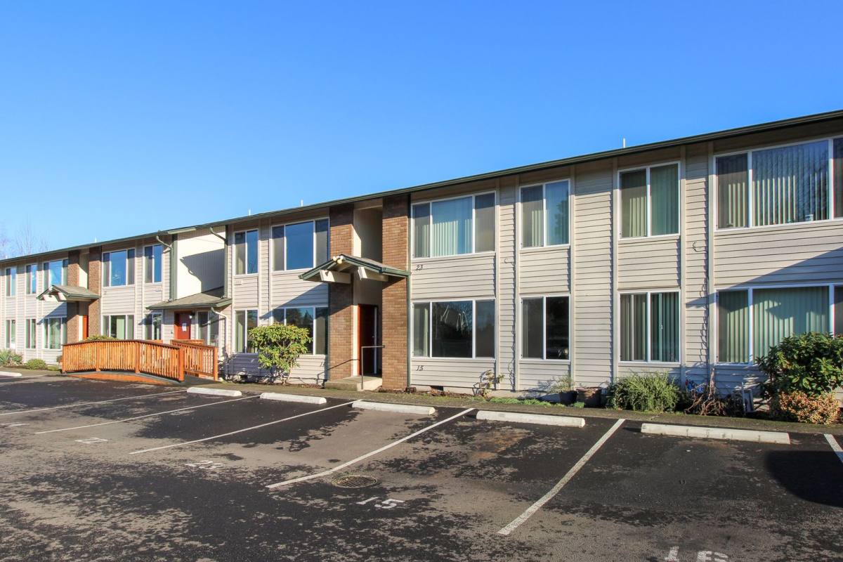 Apartment for rent at 470-488 24th St NE, Salem, OR 97301