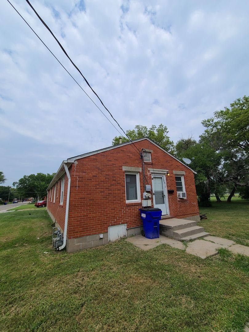 Apartment for rent at 1819-1821 N Madison, Junction City, KS 66441
