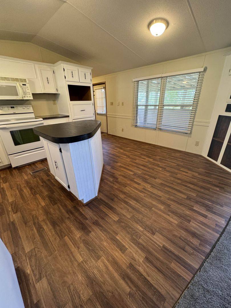 Apartment for rent at 873 E 420th Rd #C11, Bolivar, MO 65613