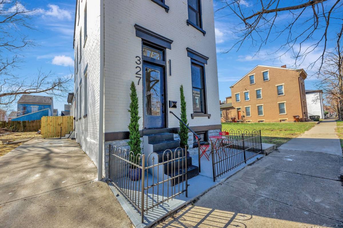 Apartment for rent at 327 E Martin Luther King Jr Blvd, Covington, KY 41011