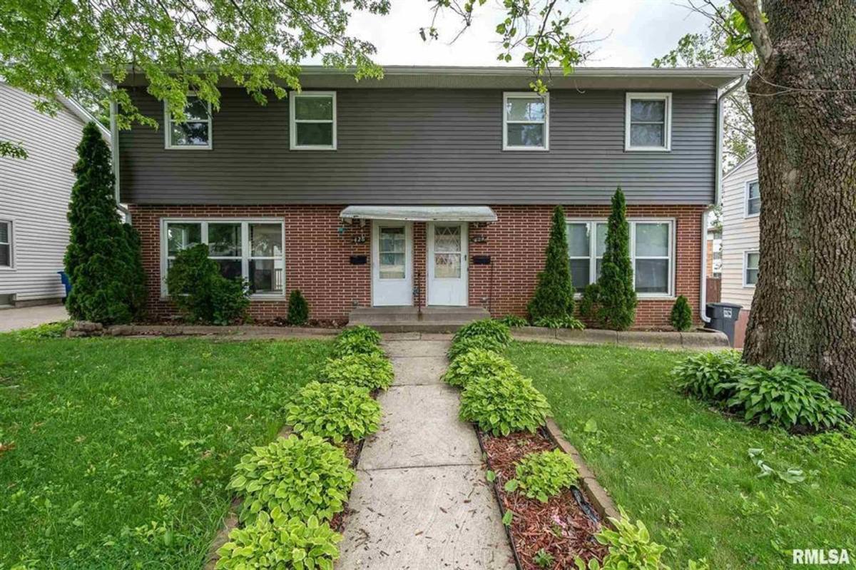 Apartment for rent at 424-426 30th Ave, Moline, IL 61265