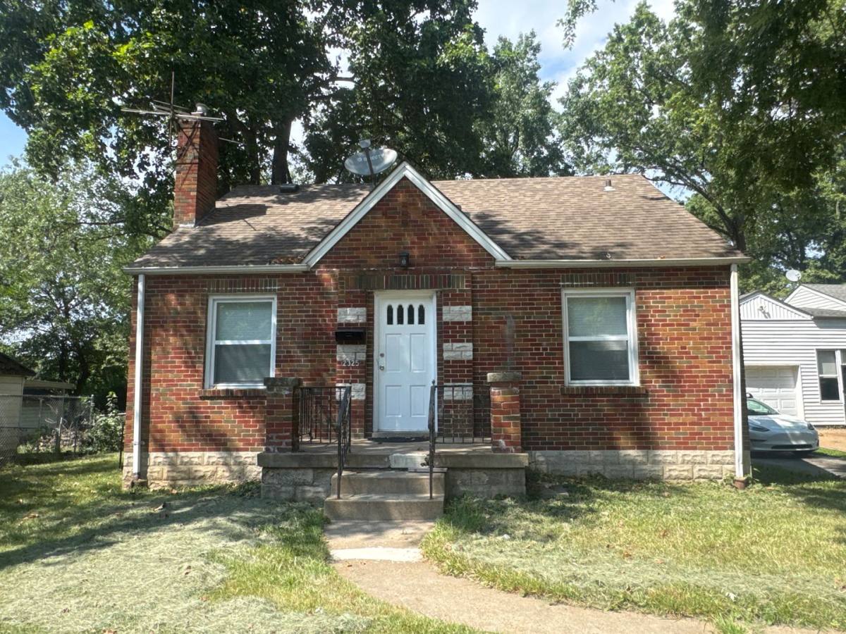 House for rent at 2325 Gardner Dr, Saint Louis, MO 63136