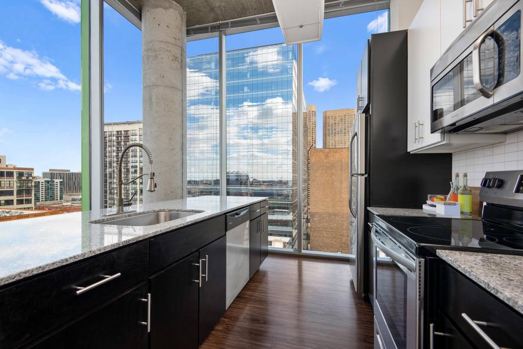 Apartment for rent at 601 W Jackson Blvd, Chicago, IL 60661