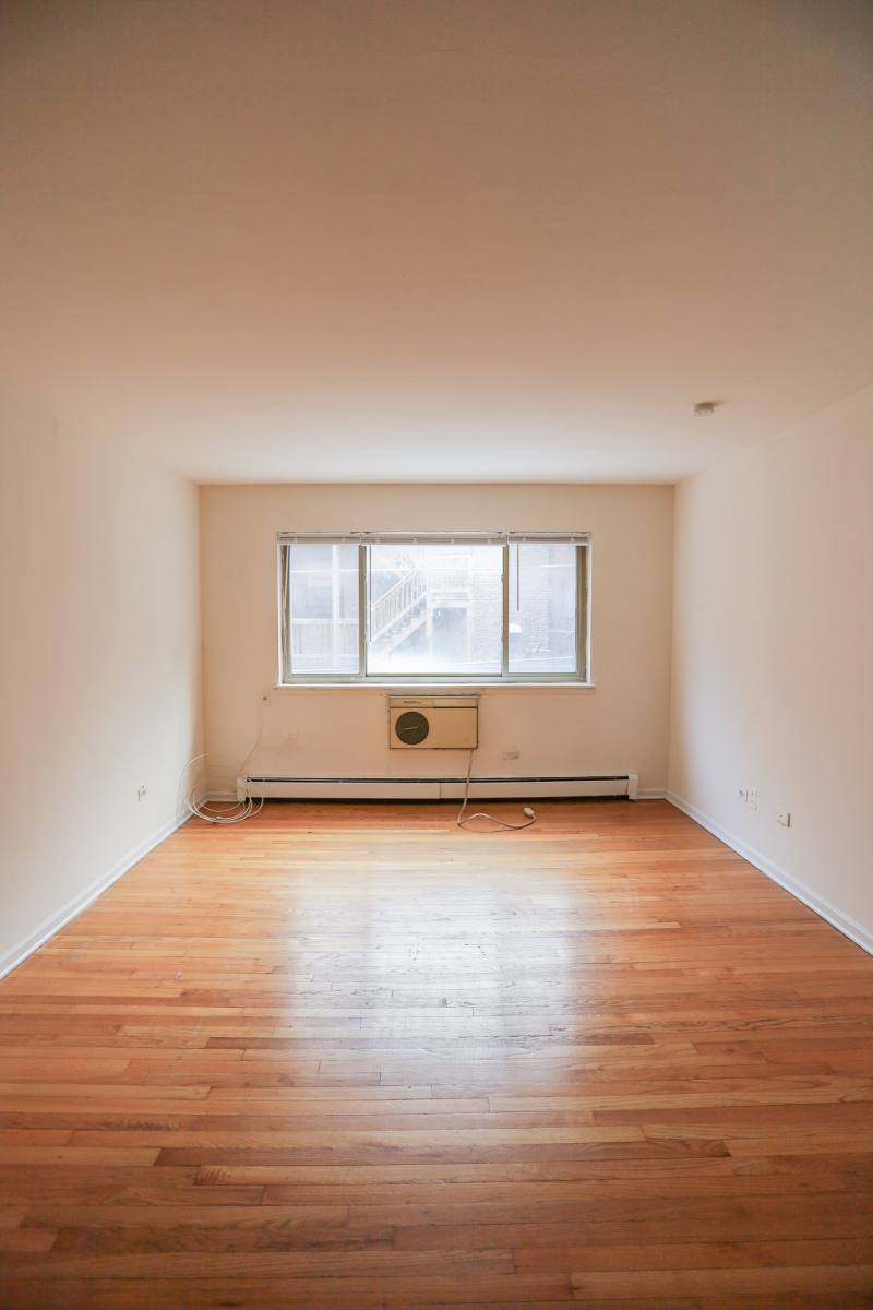 Apartment for rent at 1055 W Catalpa, Chicago, IL 60640
