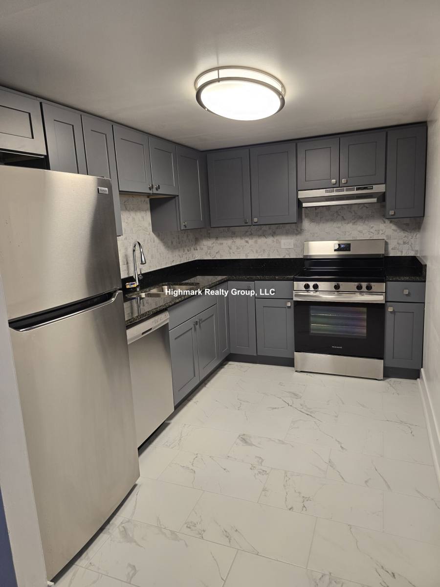 Apartment for rent at 525 N Quentin Rd, Palatine, IL 60067