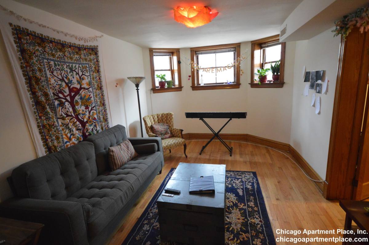 Apartment for rent at 854 W Waveland #G, Chicago, IL 60613