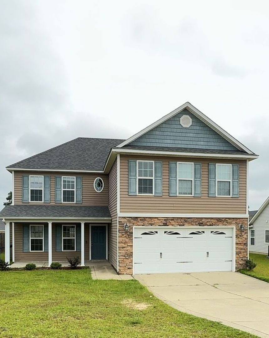 House for rent at 5326 Woodpecker Dr, Hope Mills, NC 28348