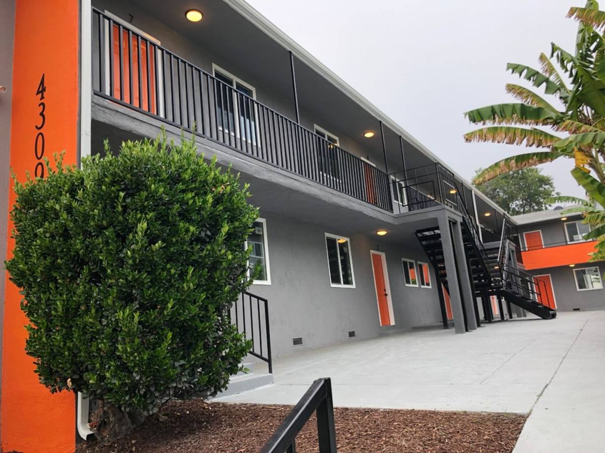 Apartment for rent at 4309 W Adams Blvd, Los Angeles, CA 90018