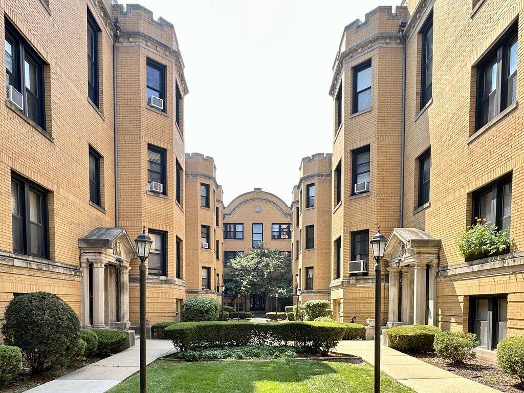 Apartment for rent at 2428 Sawyer #E4, Chicago, IL 60647