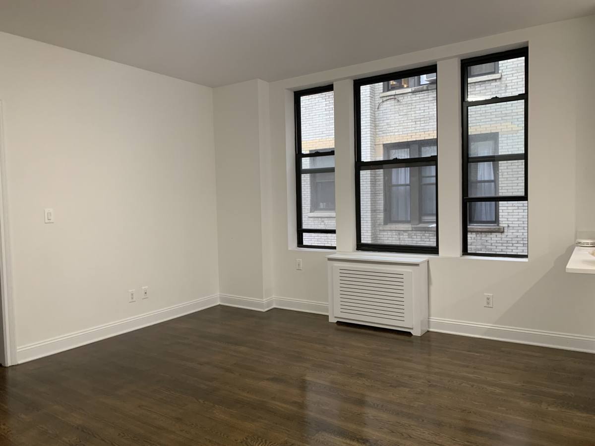 Apartment for rent at 200 W 58th St #11C, New York, NY 10019