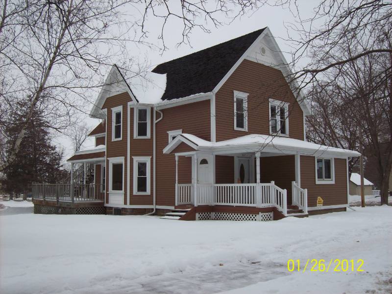 House for rent at 647 N Walnut St, Reedsburg, WI 53959