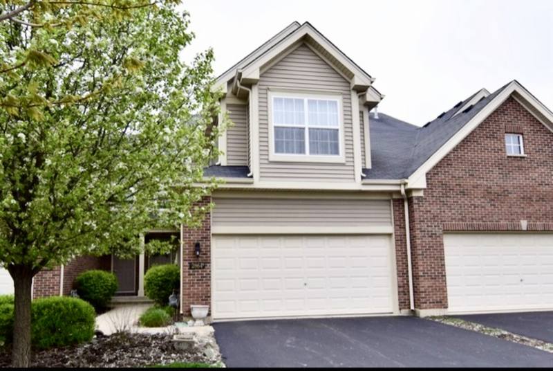 Townhouse for rent at 2864 Church Rd, Aurora, IL 60502