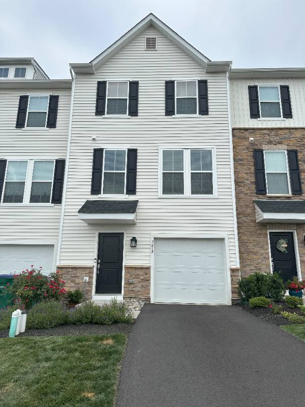 Townhouse for rent at 7614 Clayton Ave, Coopersburg, PA 18036