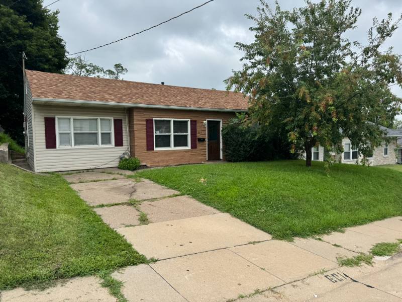 House for rent at 601 23rd St, Bettendorf, IA 52722