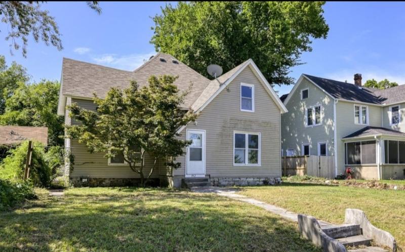 House for rent at 912 Olive St, Carthage, MO 64836