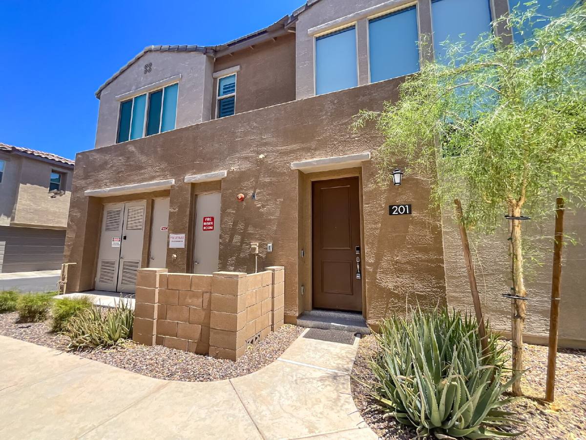 761 E Furness Dr #201, Gilbert, AZ 85297