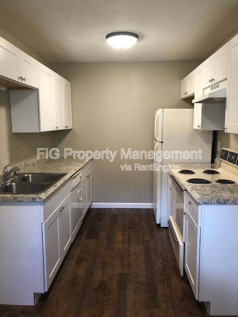 Apartment for rent at 127 Hillcrest Dr #13, Knoxville, TN 37918