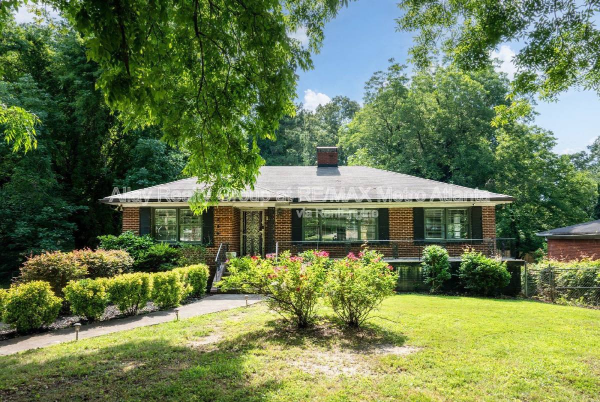 House for rent at 246 Florida Ave SW, Atlanta, GA 30310