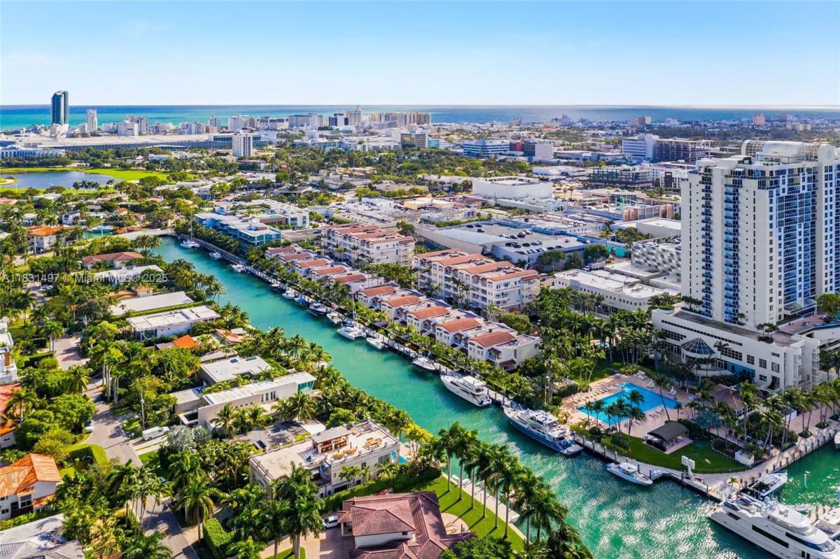 Townhouse for rent at 1415 Sunset Harbour Dr, Miami Beach, FL 33139