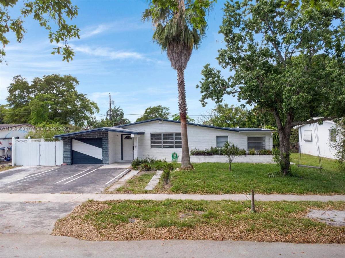 House for rent at 700 SW 67th Ave #B, Hollywood, FL 33023