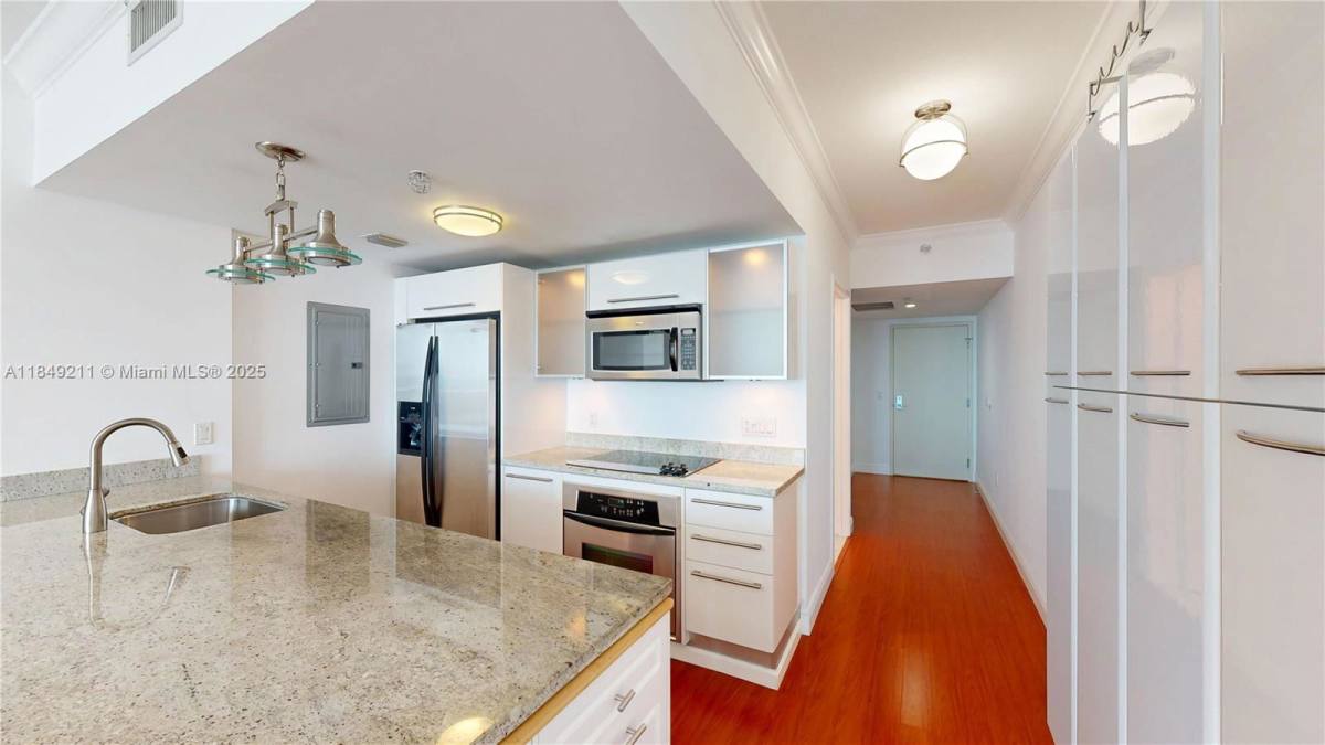 House for rent at 185 SW 7th St, Miami, FL 33130