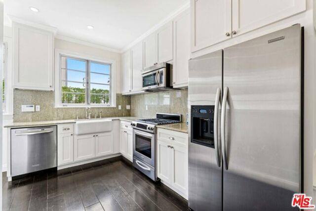 House for rent at 9233 1 2 Doheny Rd, West Hollywood, CA 90069