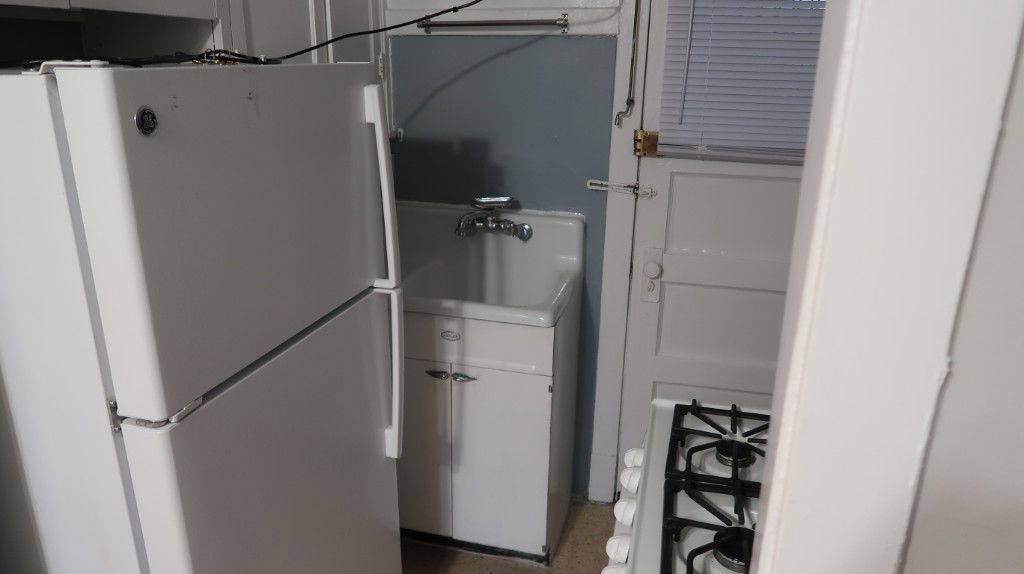 Apartment for rent at 2617 W Gunnison St, Chicago, IL 60625