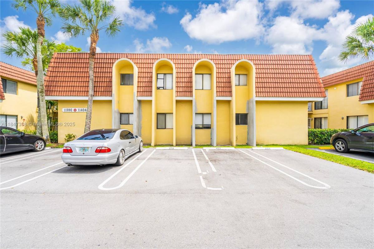 Apartment for rent at 11398 Royal Palm Blvd, Coral Springs, FL 33065