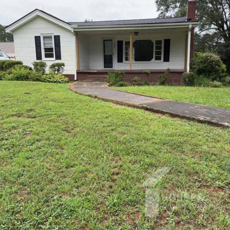 House for rent at 808 Country Club Rd, Pickens, SC 29671