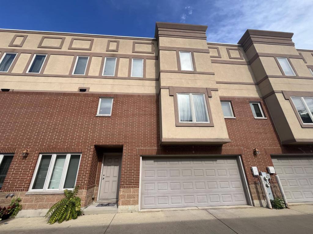 Townhouse for rent at 7312 Ogden Ave #2, Riverside, IL 60546