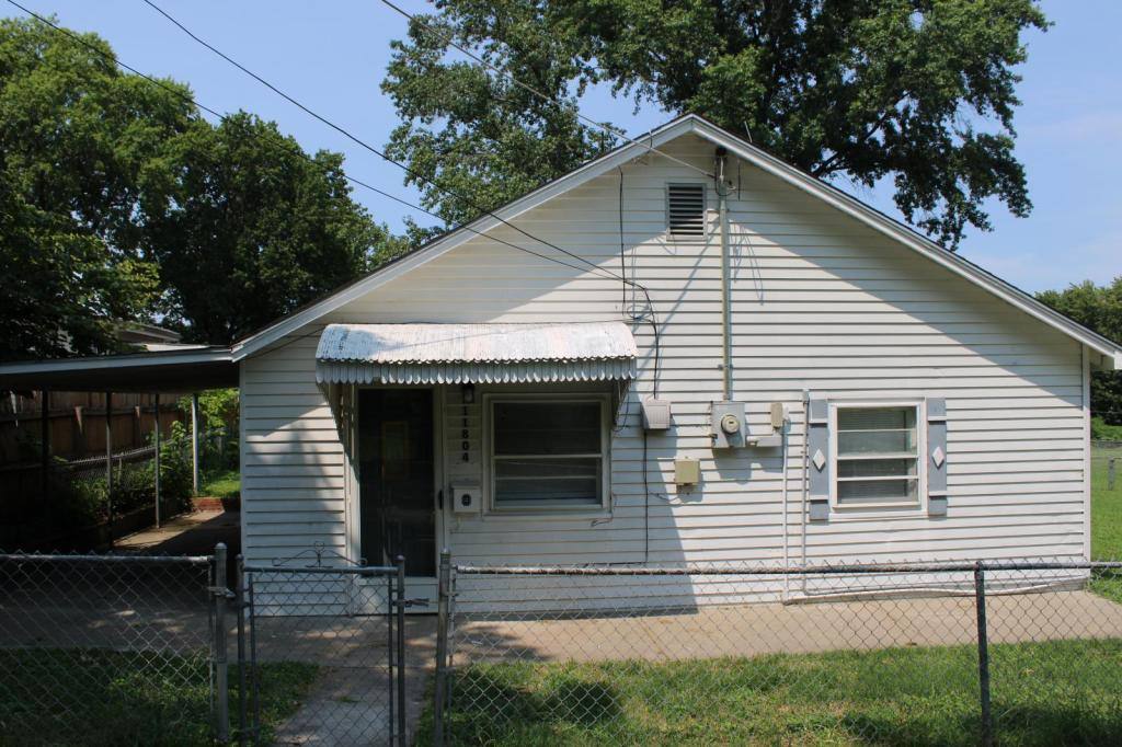 House for rent at 11804 E 37th St Court S, Independence, MO 64055