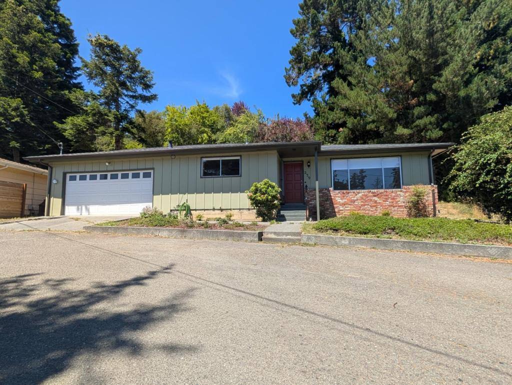 House for rent at 239 Newell Rd, Fortuna, CA 95540
