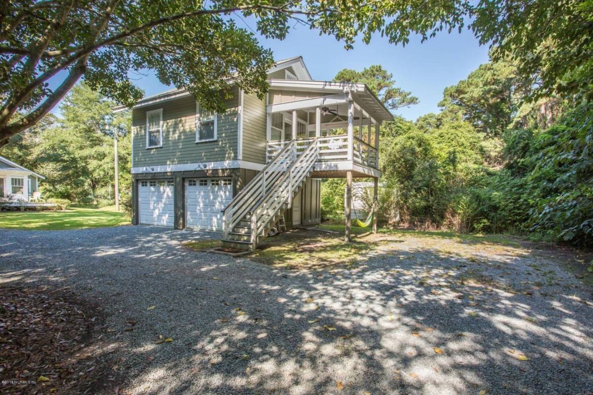 Apartment for rent at 4207-B Wrightsville Ave, Wilmington, NC 28403