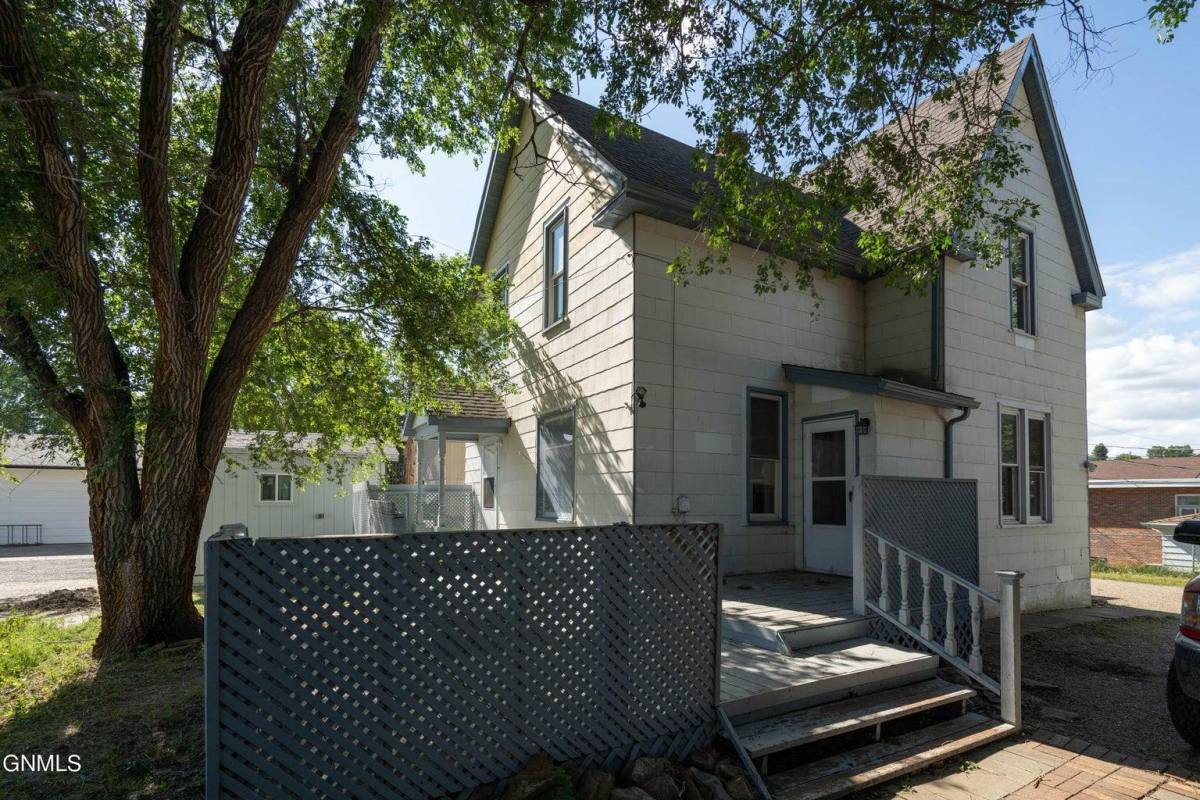 House for rent at 1204 2nd St NW, Mandan, ND 58554