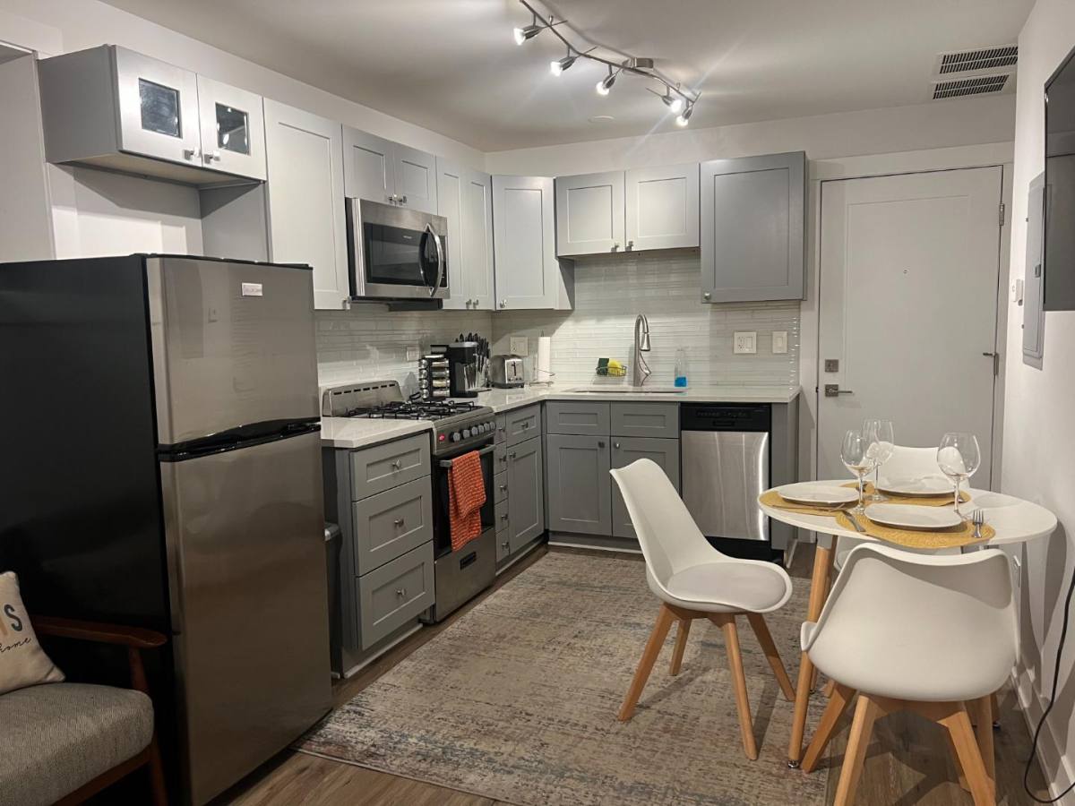 Apartment for rent at 1246 N Artesian Ave #GR, Chicago, IL 60622