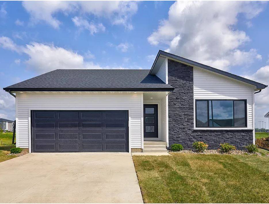 House for rent at 1131 NW Petersen Dr, Waukee, IA 50263