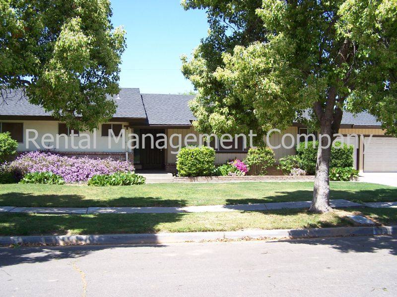 House for rent at 5655 N Poplar Ave, Fresno, CA 93704