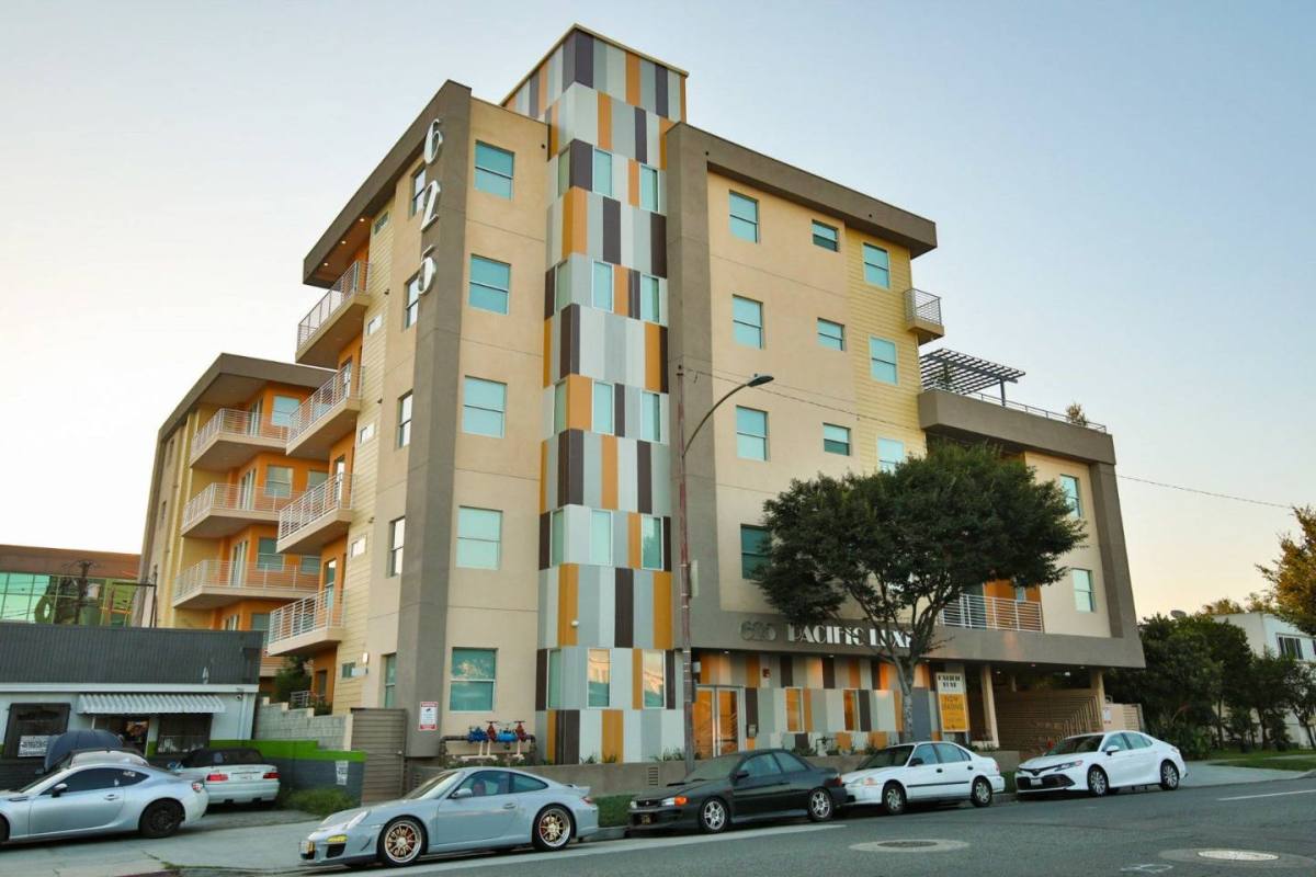 Apartment for rent at 625 S Pacific Ave #504, Glendale, CA 91204