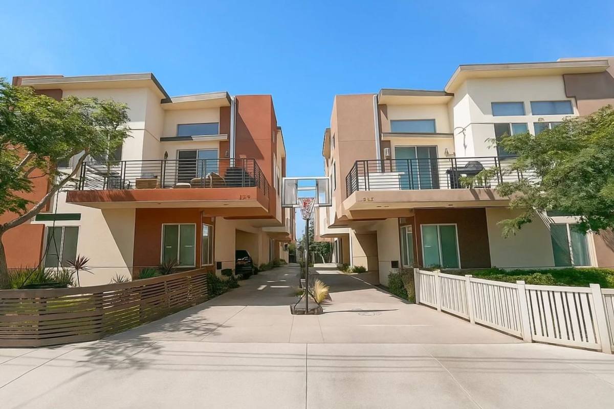 Townhouse for rent at 2207 Rockefeller Lane, Redondo Beach, CA 90278