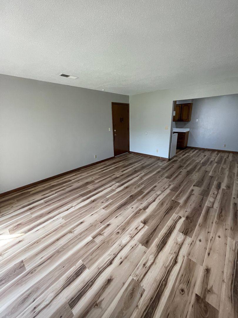 Apartment for rent at 730 Russell Rd, Waterloo, IA 50701