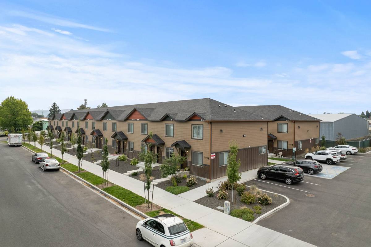 Townhouse for rent at 1210 E Lyons Ave, Spokane, WA 99208