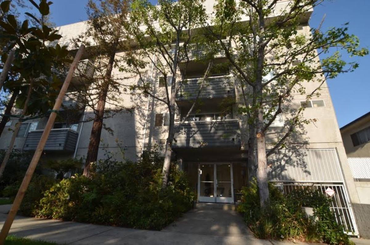 Apartment for rent at 300 S Clark Dr, Los Angeles, CA 90048