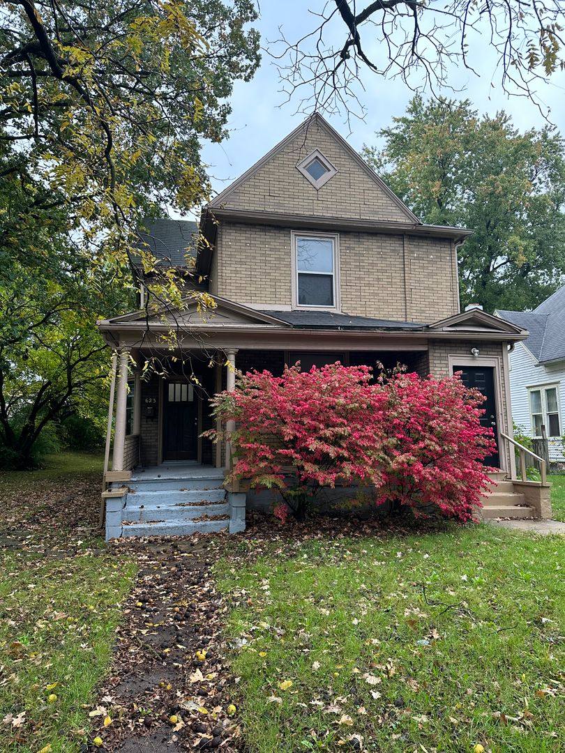 Apartment for rent at 623 W Creighton Ave, Fort Wayne, IN 46807